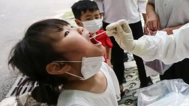 વુહાન શહેરથી સૌપ્રથમ કોરોના વાઇરસની મહામારીના સમાચાર આવવાની શરૂઆત થઈ હતી.