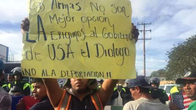 Pancarta en Tijuana.