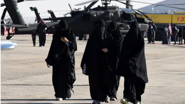 Wanawake wanapaswa kupata ridhaa ya kiongozi wa kiume kusafiri ng'ambo