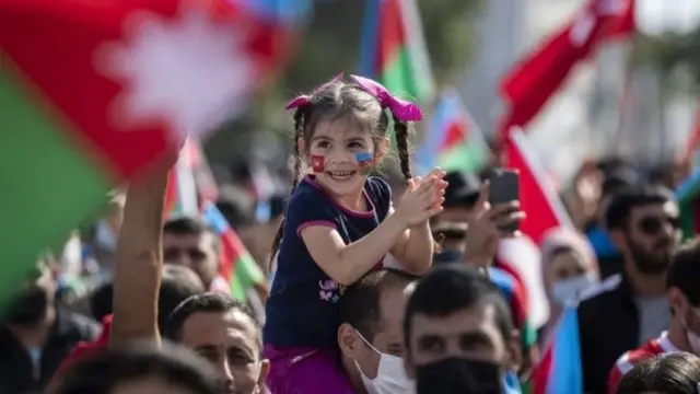 أتراك في مظاهرة تأييد لأذربيجان