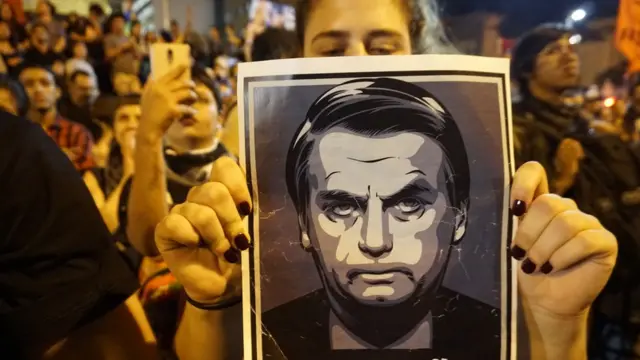 Bolsonaro karşıtı düzenlenen bir öğrenci protestosu