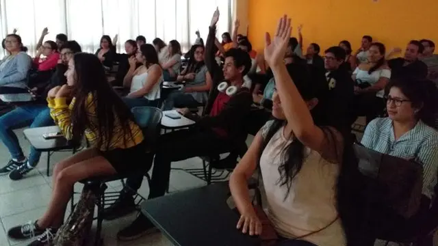 Alunos durante uma oficina