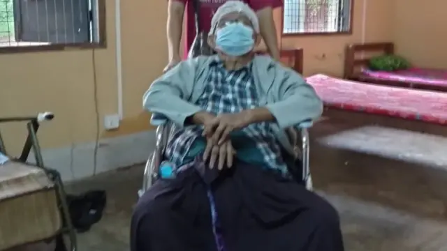 အောက်တိုဘာ ၄ ရက်နေ့ ဦးအောင်မြင့်ဆေးရုံက ဆင်းခဲ့