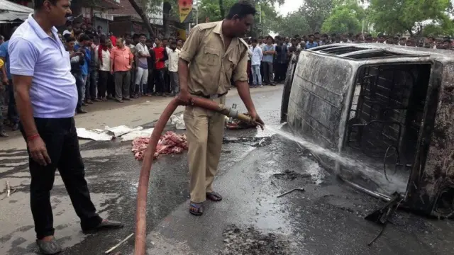 ஜார்க்கண்ட்: தடை செய்யப்பட்ட இறைச்சியை எடுத்து சென்றதற்காக அடித்துக் கொல்லப்பட்டாரா அலிமுதீன் ?