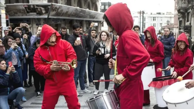 Manifestantes turcos com roupascupom betano hojeLa Casacupom betano hojePapel