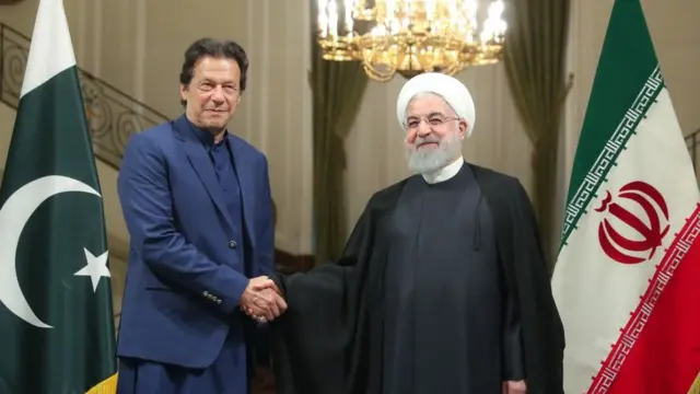 இரான் பிரதமருடன் பாகிஸ்தான் பிரதமர் இம்ரான் கான்.