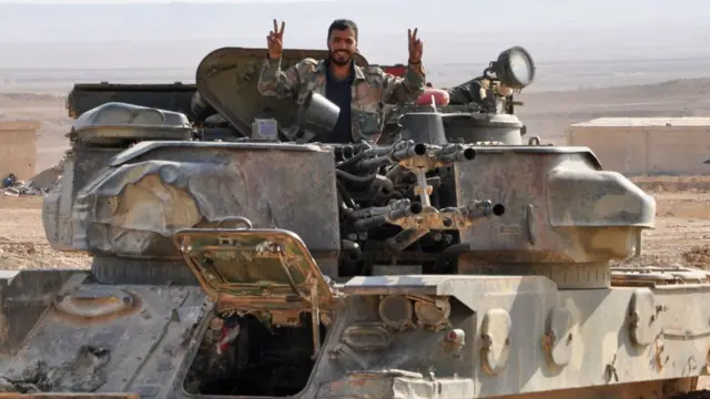 Suriye ordusuna mensup bir asker