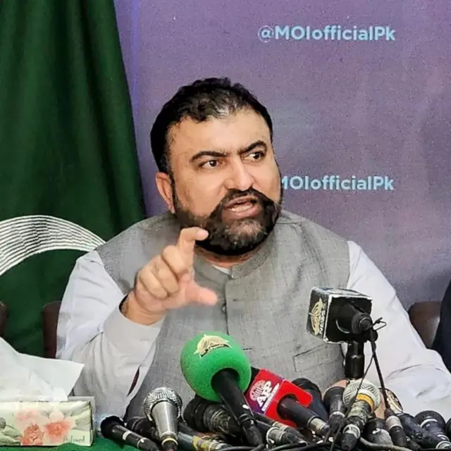 د پاکستان کورنیو چارو سرپرست وزیر سرفراز بګټي