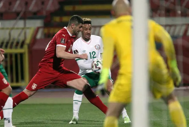 Stefan Mitrović (levo) u završnici meča je poneo kapitensku traku umesto Dušana Tadića