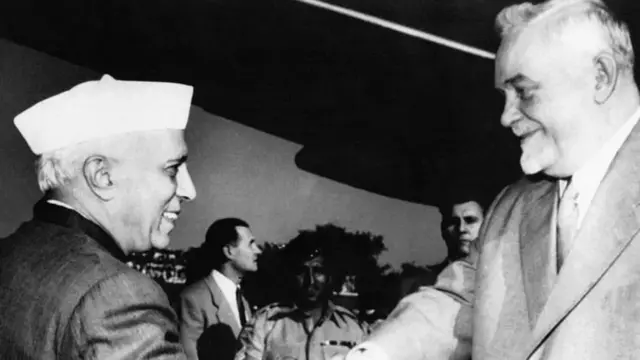 انڈیا کے وزیر اعظم جواہر لال نہرو اور سویت وزیر اعظم نکولائی بلگنین کی ملاقات
