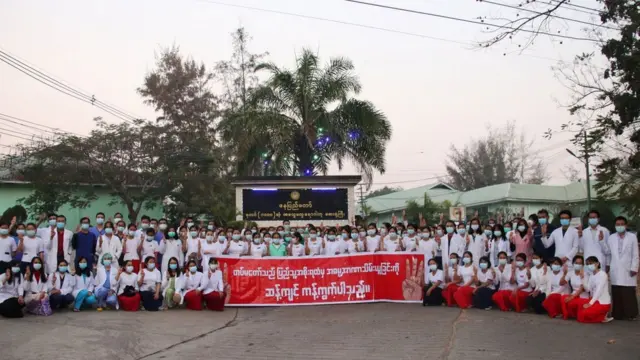 CDM လုပ်ကြတဲ့ နေပြည်တော်က ကျန်းမာရေးဝန်ထမ်းတွေ