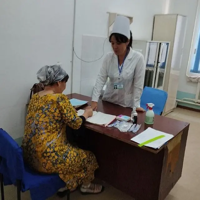 Rio karnavali: yalangoch raqqosalar suratlari