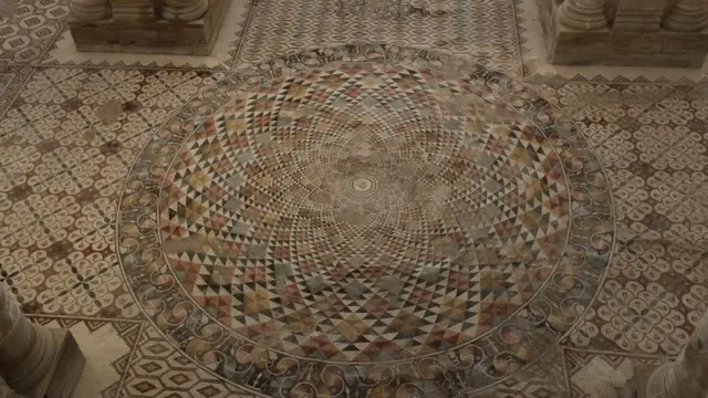 వెయ్యేళ్ల కిందటి ఈ మొజాయిక్‌ను 19వ శతాబ్దంలో గుర్తించారు.