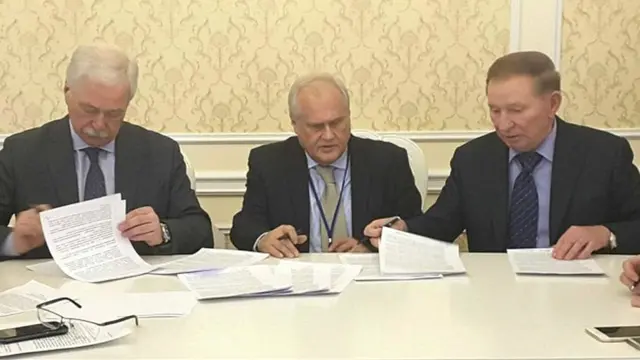 Леонід Кучма та інші учасники Контактної групи у Мінську