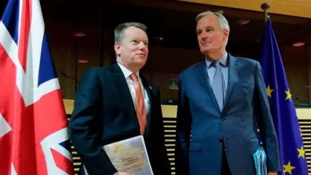 Главы делегаций на переговорах о брексите Дэвид Фрост (слева) и Мишель Барнье в последний раз очно встретились в начале марта. А потом пришел коронавирус.