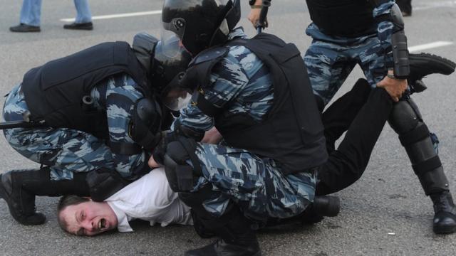 Задержание активиста на Болотной площади 6 мая 2012 года