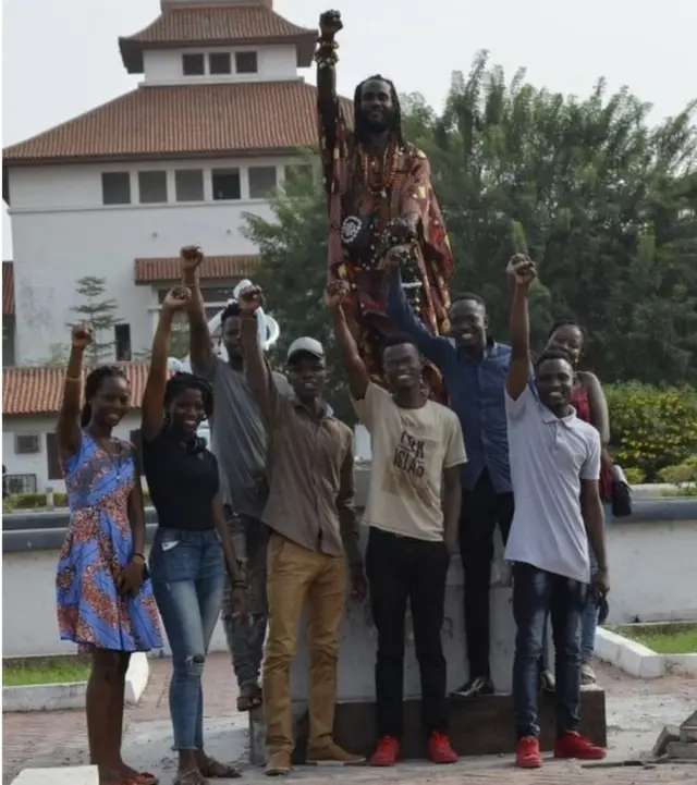 ਘਾਨਾ ਯੂਨੀਵਰਸਿਟੀ ਵਿੱਚ ਲੱਗਿਆ ਮਹਾਤਮਾ ਗਾਂਧੀ ਦਾ ਬੁੱਤ ਜਿਸ ਨੂੰ ਹਟਾ ਦਿੱਤਾ ਗਿਆ