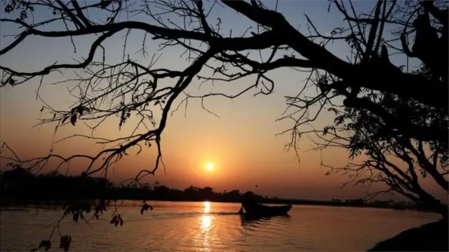 বিস্তীর্ণ হাওরাঞ্চল সম্প্রতি বাংলাদেশের জনপ্রিয় পর্যটন গন্তব্যে পরিণত হয়েছে।