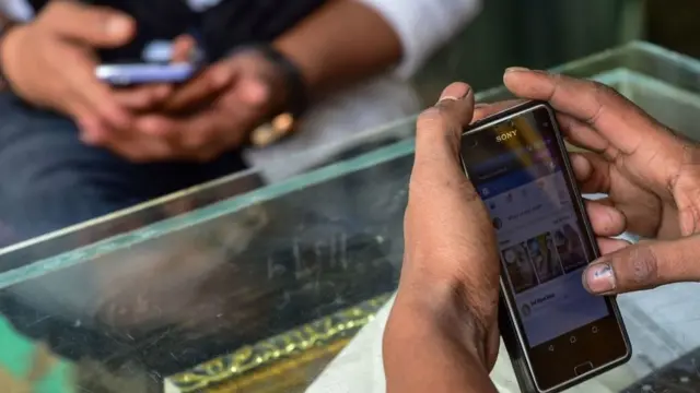 মোবাইল ইন্টারনেট।