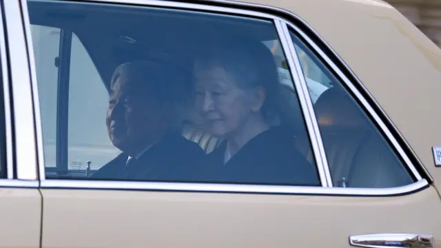 สมเด็จพระจักรพรรดิอากิฮิโตะ และสมเด็จพระจักรพรรดินีมิชิโกะแห่งญี่ปุ่น