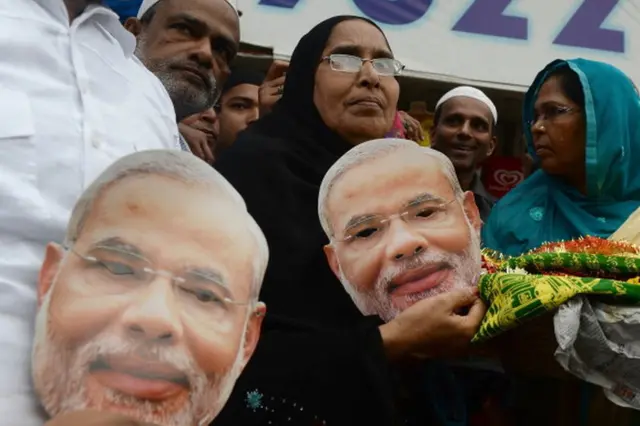 મોદીના પોસ્ટર સાથે મુસ્લિમ