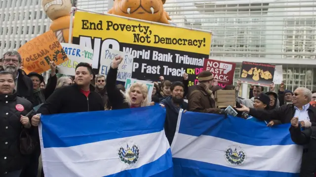 Protesta contra Ocena Gold en Washington