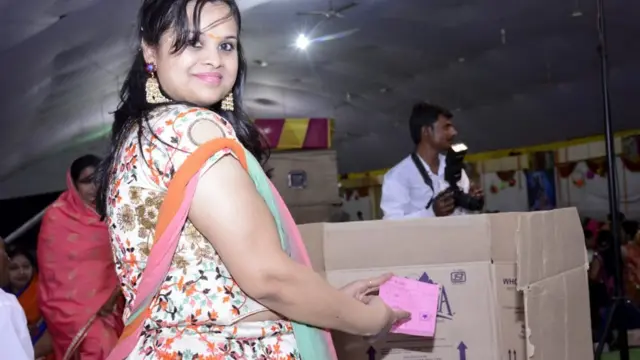 ভোট গ্রহণ চলছে।