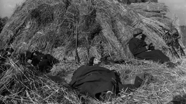 Польські артилеристи відпочивають після затяжного бою у Нідерландах, 1944 рік