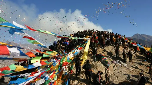 بخش مهمی از رشته کوه هیمالیا در تبت قرار دارد