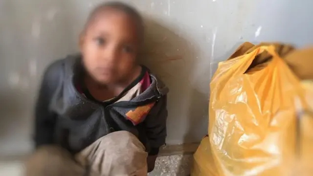 ተፈናቃዮቹ ቀድመው ከነበሩበት ኮልፌ ቀራኒዮ ክፍለ ከተማ ፊሊጶስ ትምህርት ቤት ወጥተው ነው ወደ ወረዳ 11 ያመሩት