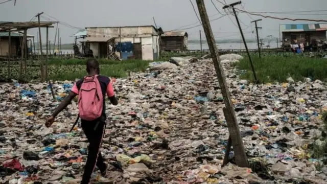 Aworan idọti loju ọna