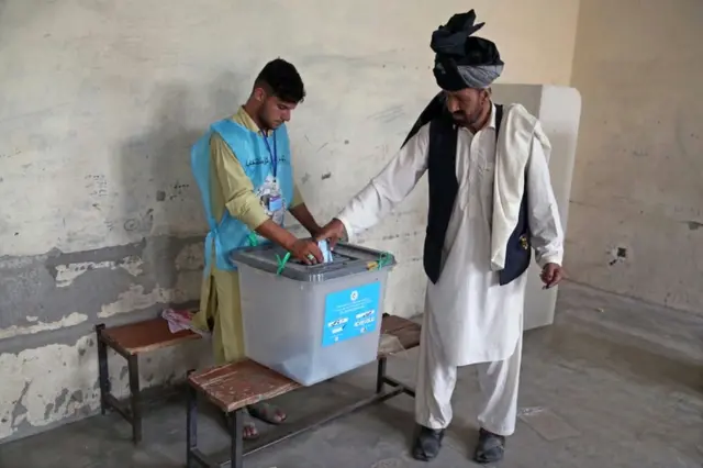 3천400여만 명의 국민 가운데 970만 명이 이번 대선에 투표하겠다고 등록했다