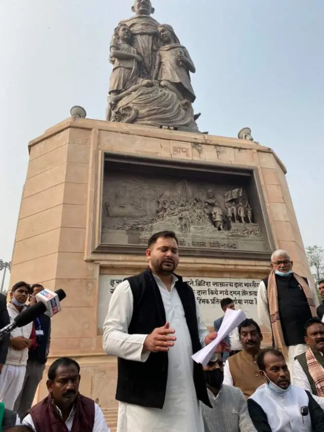 பாட்னா போராட்டத்தில் தேஜஸ்வி யாதவ்.