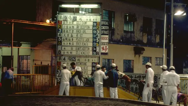 在沙圈使用時的告示板（約1999年）