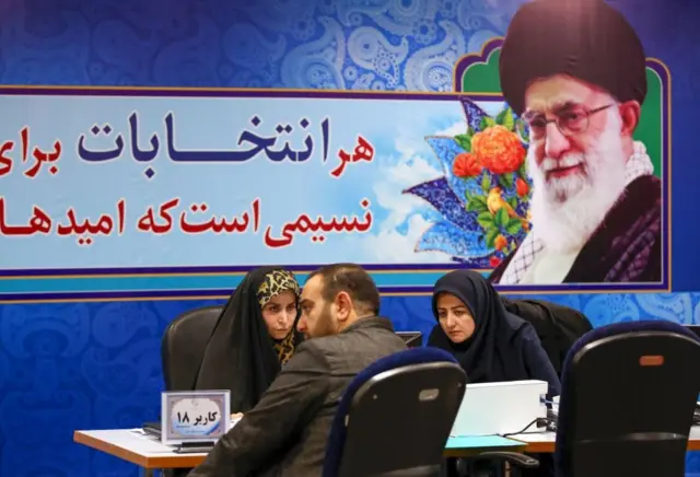 ملصق للمرشد خامنئي