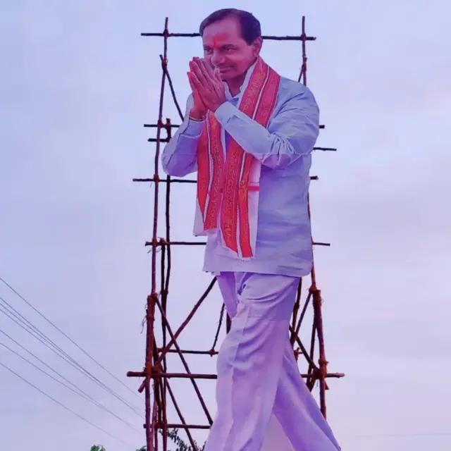 అభివృద్ధి పథకాలతో ప్రభుత్వం ఓటర్లను తనవైపు తిప్పుకునే ప్రయత్నం చేస్తోంది.