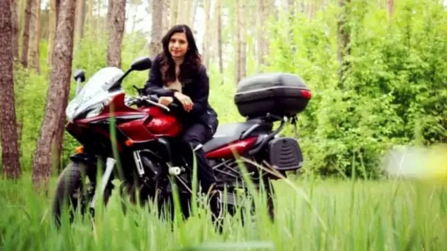 ਸਫੀਨਾ ਬਾਈਕ ਚਲਾਉਣ ਦੇ ਸ਼ੌਕੀਨ ਹਨ ਅਤੇ ਬਾਈਕ ਪ੍ਰਤੀ ਉਨ੍ਹਾਂ ਦਾ ਪਿਆਰ ਹੀ ਉਨ੍ਹਾਂ ਨੂੰ ਆਪਣੇ ਪਤੀ ਦੇ ਨੇੜੇ ਲਿਆਇਆ।