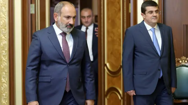 Nikol Paşinyan və Arayik Harutyunyan