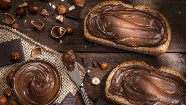 pães com Nutella e avelãs