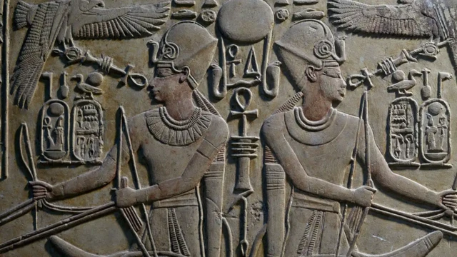 ภาพสลักนูนต่ำของฟาโรห์อาเมนโฮเทปที่ 3 ผู้ก่อตั้งนครทองคำที่สาบสูญไปกว่าสามพันปี