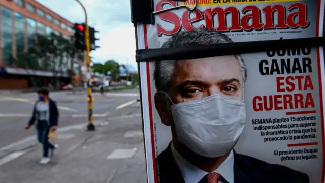 Portada de una revista con el rostro de Iván Duque