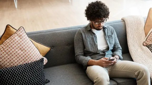 كيف تؤثر وسائل التواصل الاجتماعي على رضانا عن ملامحنا؟