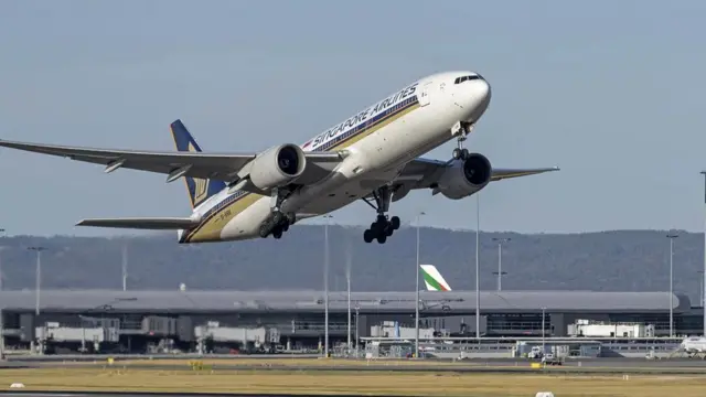 Выходцам из Европы и США далековато слетать домой