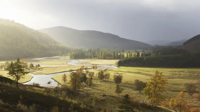 Луч солнца над долиной реки Дии.