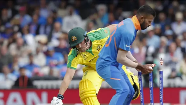 ஃபின்ச்சை ரன் அவுட் செய்தார் ஹர்டிக் பாண்ட்யா