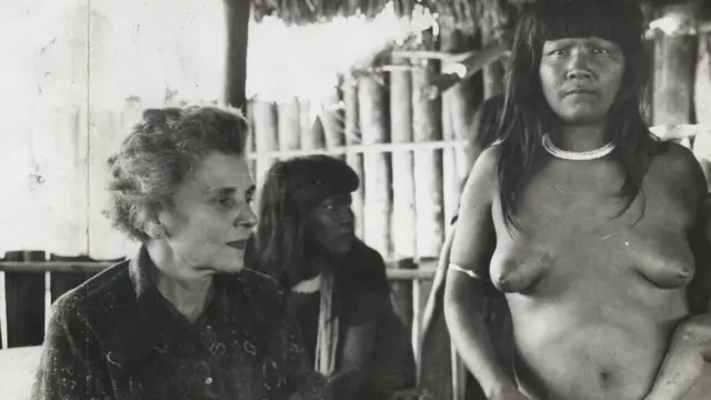 Elizabeth Bishop no Xingu, ao ladocomo sacar por pix na sportingbetuma mulher do povo indígena Camaiurá, agostocomo sacar por pix na sportingbet1958