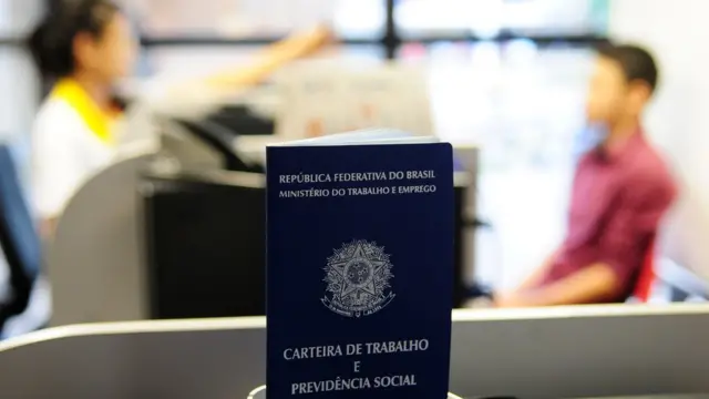 Na crise brasileira, desemprego e queda da renda fazem as pessoas segurarem os gastos