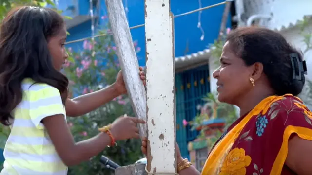 கமலி மற்றும் அவரி தாய் சுகந்தி