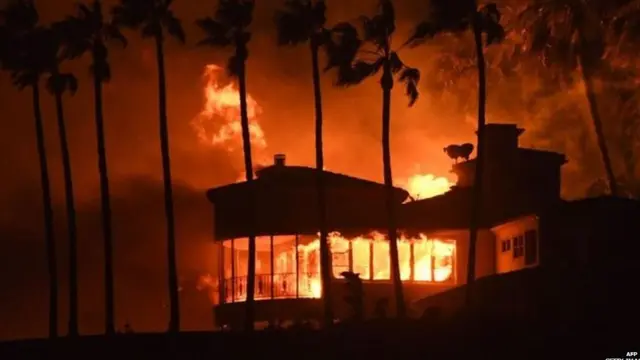 ਕੈਲੀਫੋਰਨੀਆਂ ਦੇ ਜੰਗਲਾਂ 'ਚ ਅੱਗ