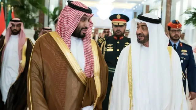 यूएई के क्राउन प्रिंस सऊदी अरब के क्राउन प्रिंस के साथ